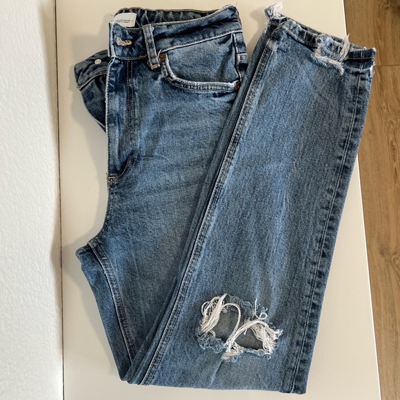 Zara Ripped Slim Jeans - Picture 4 of 9